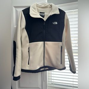 NWOT- Women’s North Face Denali Jacket